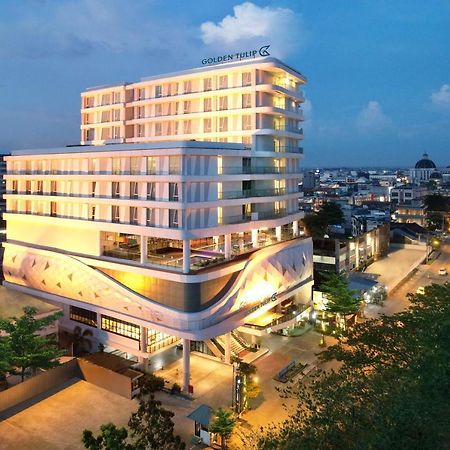 Golden Tulip Pontianak Hotel Exterior photo