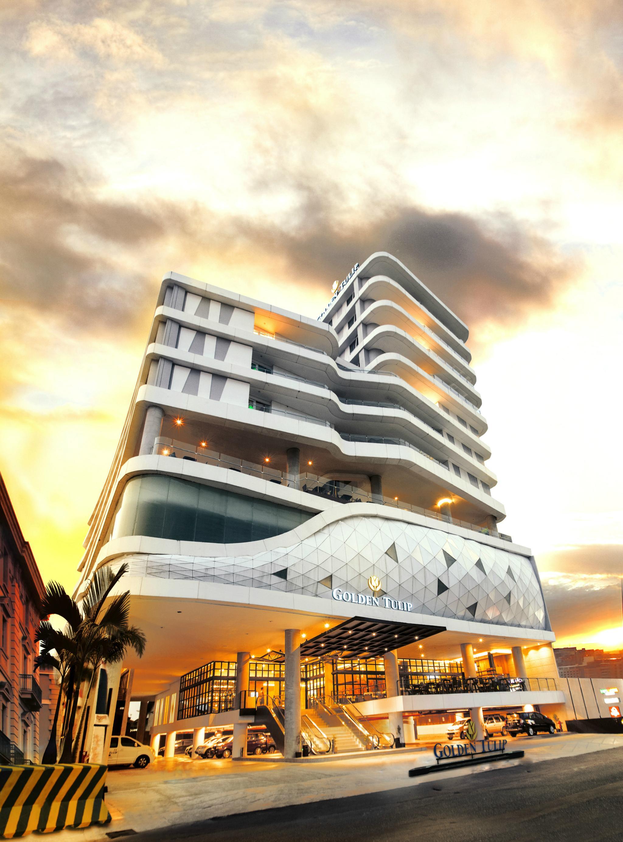 Golden Tulip Pontianak Hotel Exterior photo