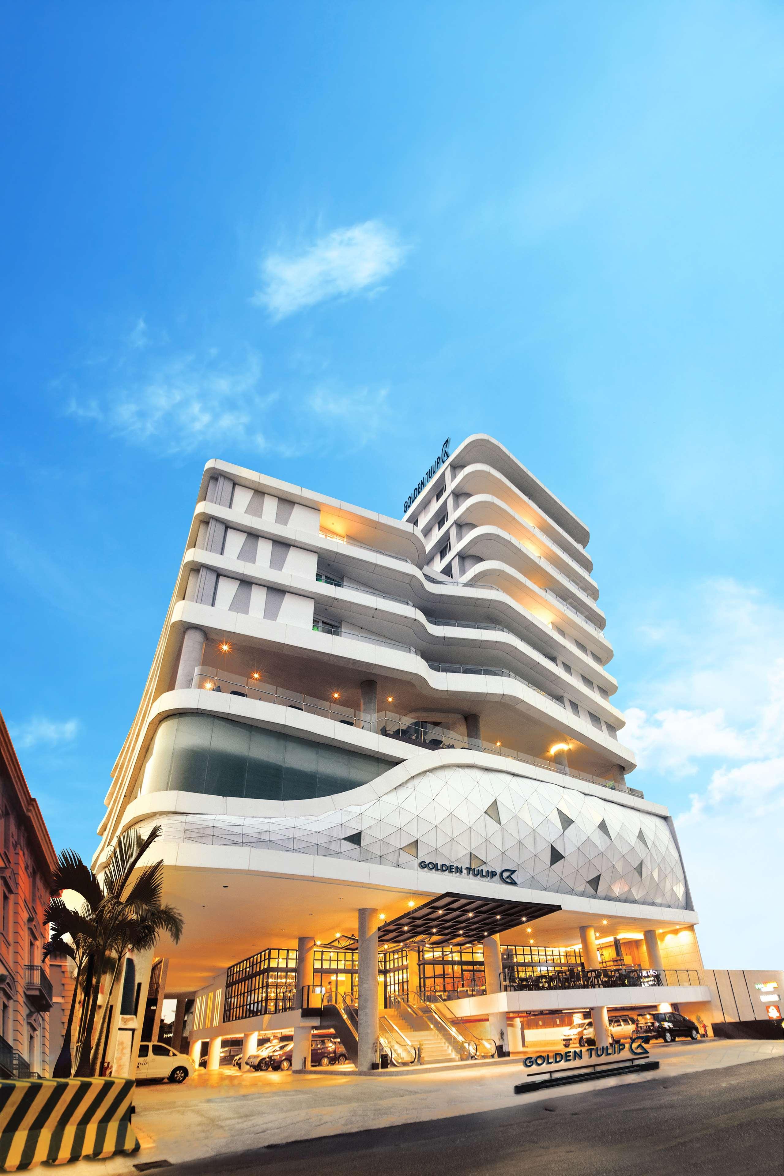 Golden Tulip Pontianak Hotel Exterior photo